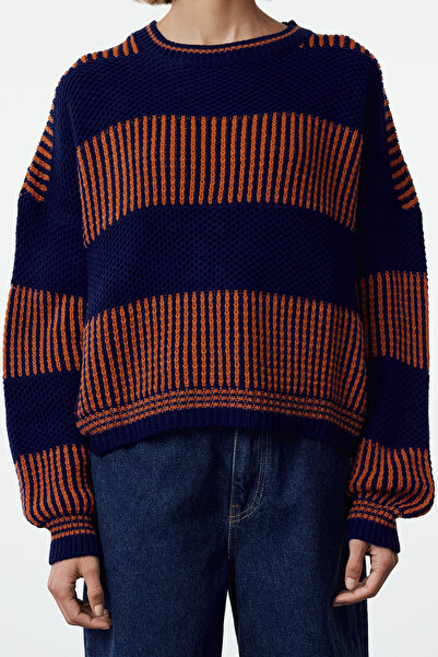 Trendyol Collection Széles szabású sötétkék csíkos kötöttáru pulóver - TWOAW23KZ00012
