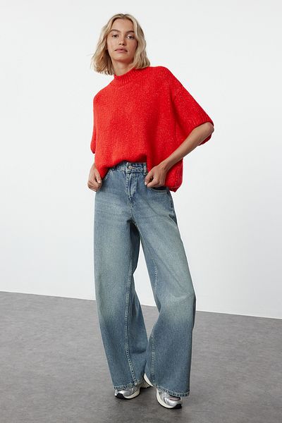 Trendyol Collection Roter, weiter, weicher, strukturierter Strickpullover TWOAW25KZ00021