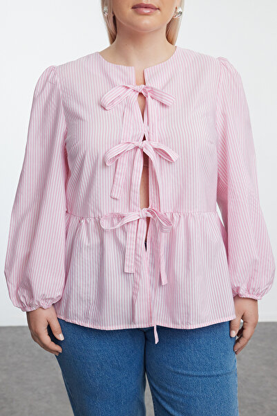 Trendyol Curve Růžová pruhovaná košile větší velikosti – motýlek, dlouhý rukáv TBBAW25AX00003