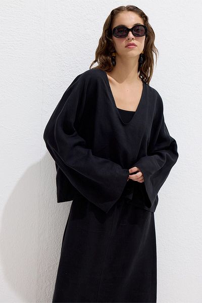 Manuka Premium-Bluse aus schwarzem Leinen mit V-Ausschnitt