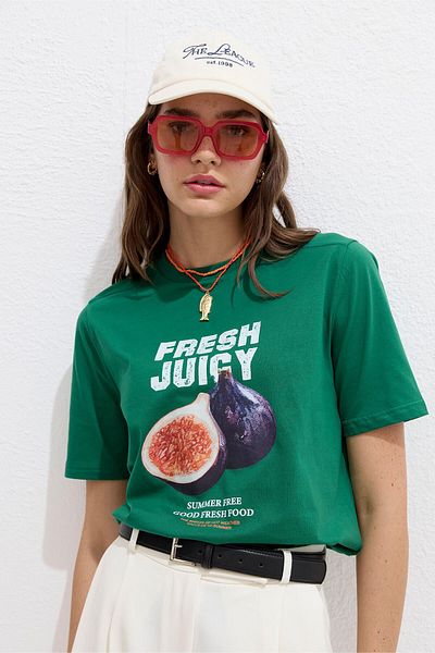 Manuka T-Shirt mit frischem Aufdruck und Nähten