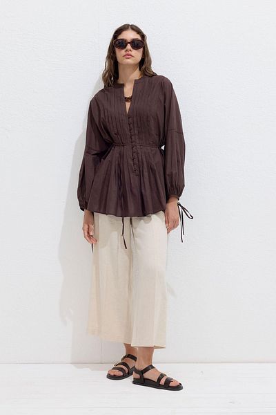 Manuka Braune Voile-Tunika – geripptes Detail