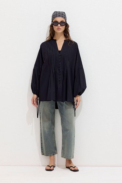 Manuka Schwarze Voile-Tunika – geripptes Detail
