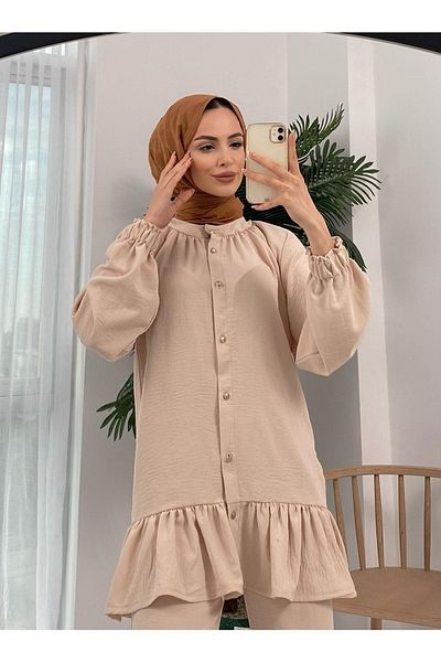 Basicpark Costum bej cu nasturi Ayrobin si fusta cu volane