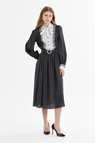 kı.we Yakası Kuşak Bağlamalı Puantiyeli Siyah Midi Boy Elbise