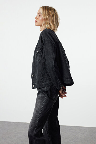 Trendyol Collection Oversize antracitová džínová bunda – převažující límec, TWOAW25CE00020
