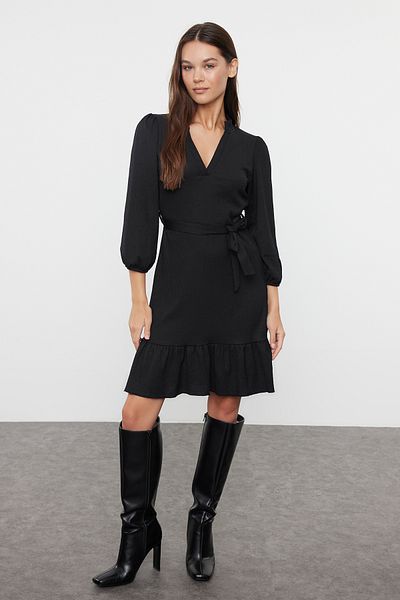 Trendyol Collection Texturované pletené šaty s černým páskem do A – TWOSS23EL00344