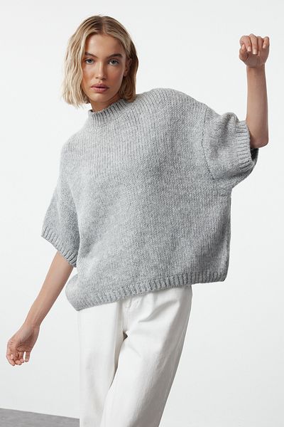 Trendyol Collection Szürke széles szabású, puha textúrájú kötöttáru pulóver TWOAW25KZ00021