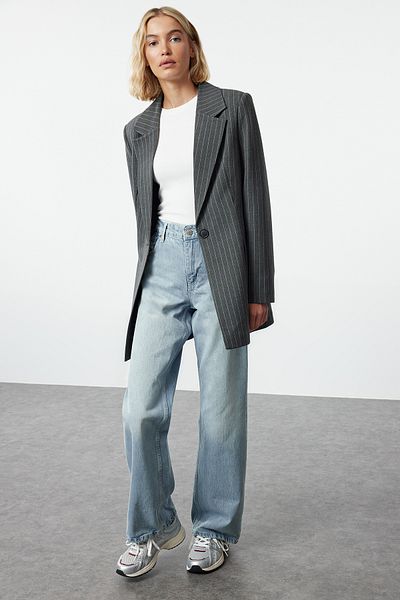 Trendyol Collection Hellblau – mehr haltbare Premium-Jeans, normale Taille, breites Bein TWOAW25JE00100