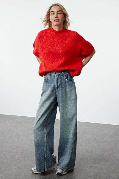 Trendyol Collection Roter, weiter, weicher, strukturierter Strickpullover TWOAW25KZ00021