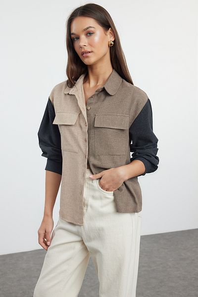 Trendyol Collection Gombos, sötét bézs szőtt ing - színes blokk, TWOAW22GO0492