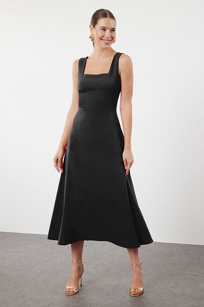 Trendyol Collection Stilvolles, schwarzes, gewebtes A-Cut-Abendkleid – TPRSS24EL00208