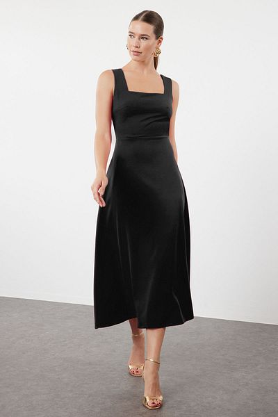Trendyol Collection Stilvolles, schwarzes, gewebtes A-Cut-Abendkleid – TPRSS24EL00208