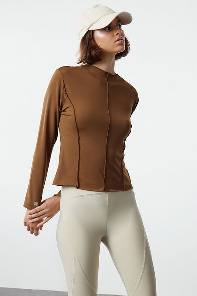 Trendyol Collection Καφέ αθλητική πλεκτή μπλούζα με μικροραφές και λεπτομέρεια ανακλαστήρα - THMAW25BZ00004