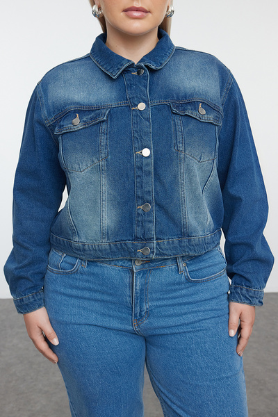 Trendyol Curve Plus Size Blue Crop Denim Jacket - TBBAW25AG00007