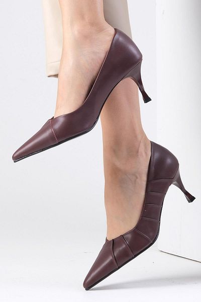 Mio Gusto Nina Burgunderfarbene Damenschuhe mit Kordelzug und Absatz