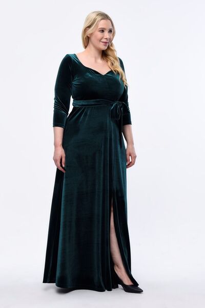 KIRIŞIK فستان سهرة مخملي بفتحة