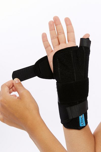 ALFATEKS Right Wrist - Thumb Supported Hand Wrist Splint - Hand Wrist Sprains and Reductions
