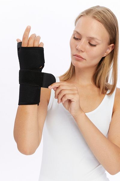 ALFATEKS Right Wrist - Thumb Supported Hand Wrist Splint - Hand Wrist Sprains and Reductions