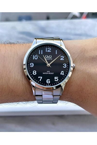 Q&Q Men's Stylish Metal Cord Wristwatch - Black Metallic Number Indicator