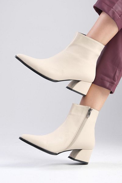 Mio Gusto Erika Beige Color Thin Fur Lined Zippered Women's Heeled Boots