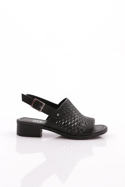 DGN 015 صندل نسائي أسود - رباط خلفي