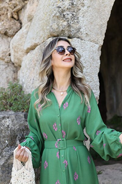 bytugcekaya Yeşil Eteği Pembe Desenli Kemerli Elbise