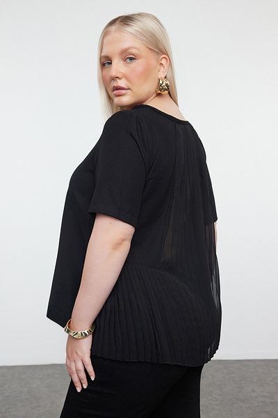 Trendyol Curve Velká černá plisovaná halenka - TBBAW25BZ00001