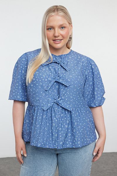 Trendyol Curve Halenka s mašlí v námořnické modré s květinovým potiskem - TBBAW25AF00021