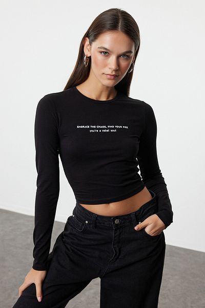 Trendyol Collection Flexible Slogan Printed Μαύρη Πλεκτή Μπλούζα Crop - Twoaw25bz00148
