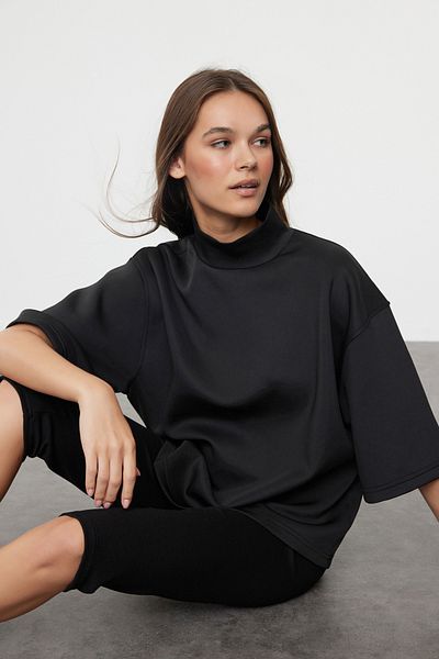 Trendyol Collection Черен три четвърти суитшърт с голяма яка и стойка - TWOAW25SW00016