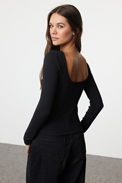 Trendyol Collection Rugalmas, zsinóros fekete kötött blúz - hát nélküli, testhezálló TWOAW25BZ00055