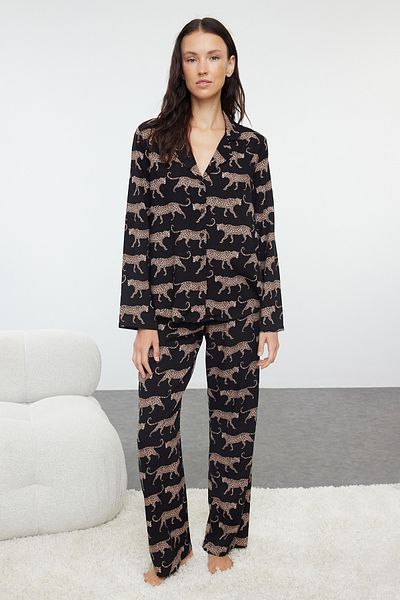 Trendyol Collection Set de pijamale țesute din viscoză cu model tigru negru THMAW25PT00035