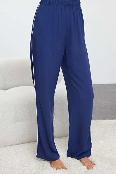 Trendyol Collection Viskózová tkaná námořnická modrá pyžamová souprava - s detailem paspulky Thmaw25pt00009