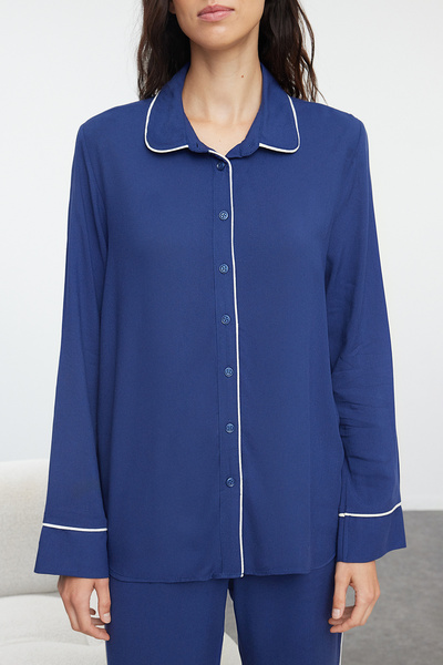 Trendyol Collection Viskózová tkaná námořnická modrá pyžamová souprava - s detailem paspulky Thmaw25pt00009