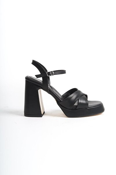 Modabuymus Black Cross-Strapped Sahara Thick Platform Heel Shoes