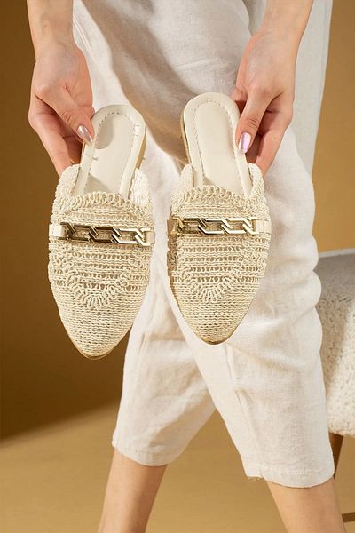FEMME FATALE Cream Knitwear Slippers - Gold Chain Detail
