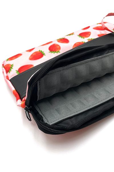 Differ Studio 15.6'' Inch Strawberry Patterned Laptop/Macbook/notebook/papercase/bag