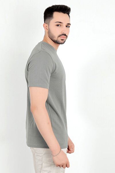 JB John Borners Ανδρικό μπλουζάκι Crew Neck Honeycomb - Λεπτομέρεια μάρκας στην άκρη της φούστας