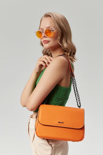 Queen Elizabeth Women's Three-Compartment Chain Strap Gusseted Shoulder Bag