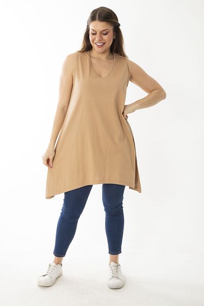 Şans Women's Plus Size Beige V-Neck Long Sleeveless Blouse 65N36920
