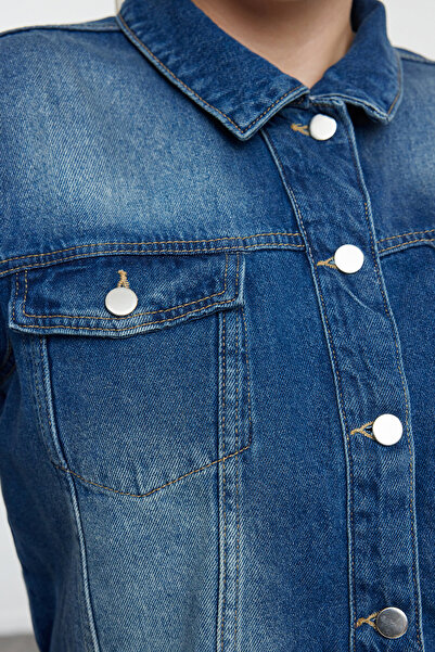 Trendyol Curve Plus Size Blue Crop Denim Jacket - TBBAW25AG00007