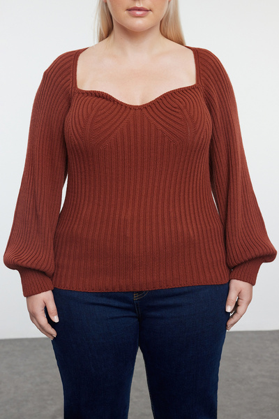 Trendyol Curve Zsinóros kötött pulóver - barna, szív gallérral TBBAW25AN00017