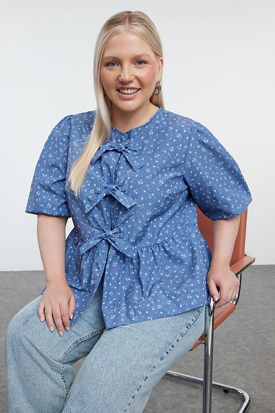 Trendyol Curve Halenka s mašlí v námořnické modré s květinovým potiskem - TBBAW25AF00021