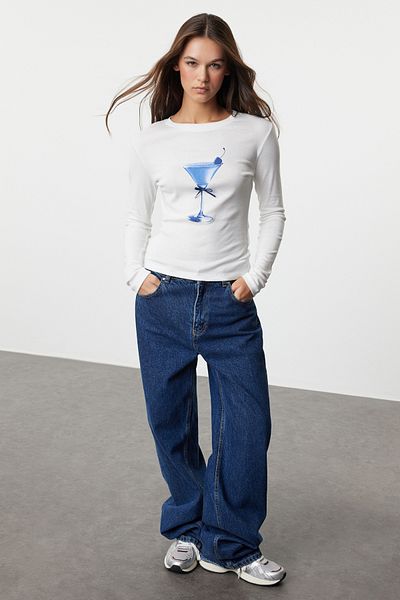 Trendyol Collection Πλεκτή μπλούζα εκρού - Λεπτομέρεια με στάμπα και φιόγκο, εφαρμοστή TWOAW25BZ00126