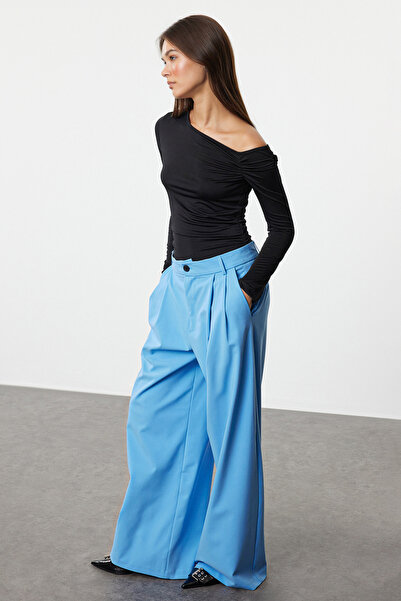 Trendyol Collection Asymetrický límec černé Stretch Knitted Body - TWOAW25BD00009