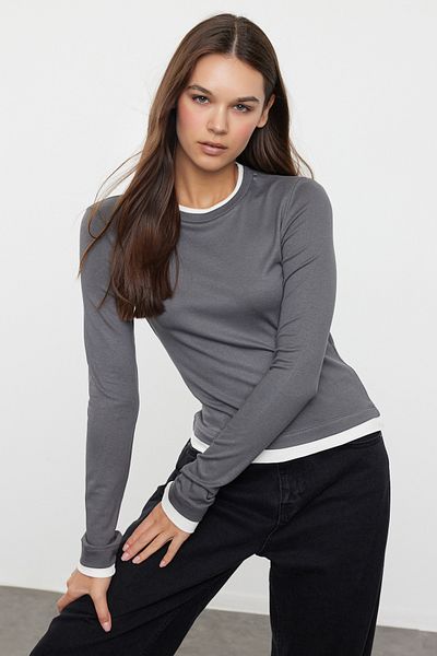 Trendyol Collection Rugalmas viszkóz blúz - antracit színű blokk, testhezálló, TWOAW25BZ00114
