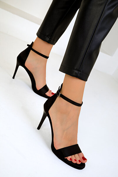 SOHO Saténové dámské klasické boty na podpatku – černá 19496