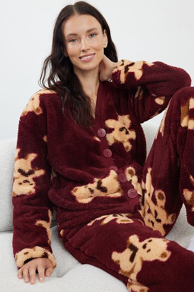 Trendyol Collection Wellsoft Winter-Strick-Pyjama-Set mit Teddybär in Burgunderrot THMAW25PT00055