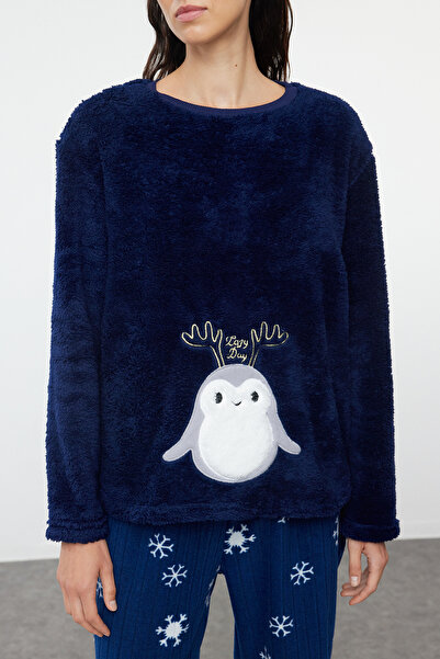 Trendyol Collection Zimní pletené pyžamo Wellsoft - tmavě modrá, zvířecí a zimní vzor Thmaw25Pt00053